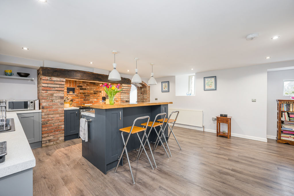 Kitchen/Breakfast Room- click for photo gallery